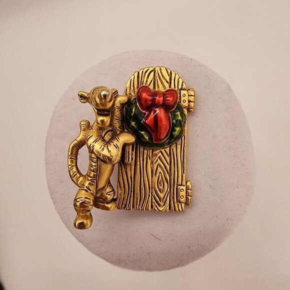 Vintage Disney Tigger Christmas Door Pin Brooch - Picture 3 of 5